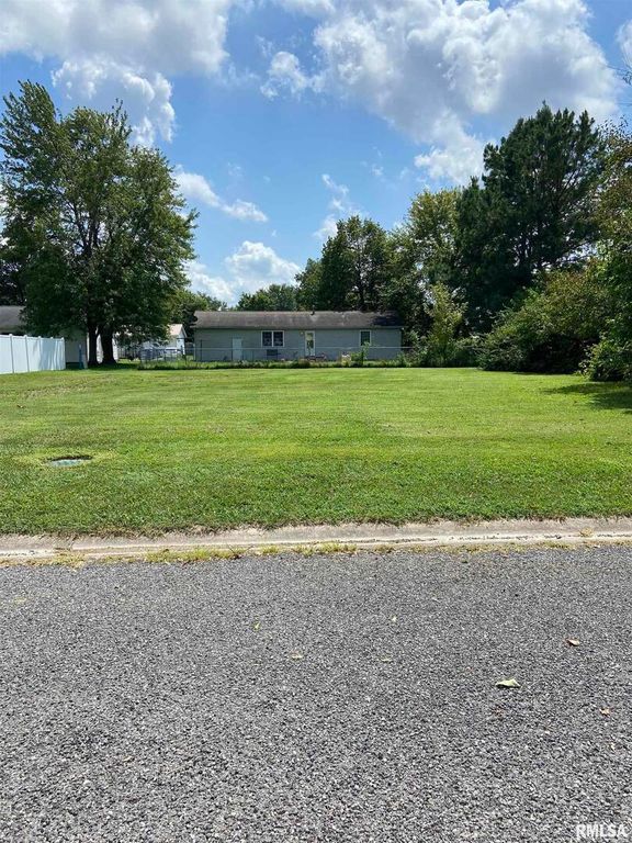 Image 3 of property listing at 00 NEWPORT Drive, Salem, IL 62881