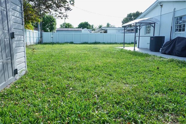 10921 N Snapper Creek Dr, Miami, FL 33173