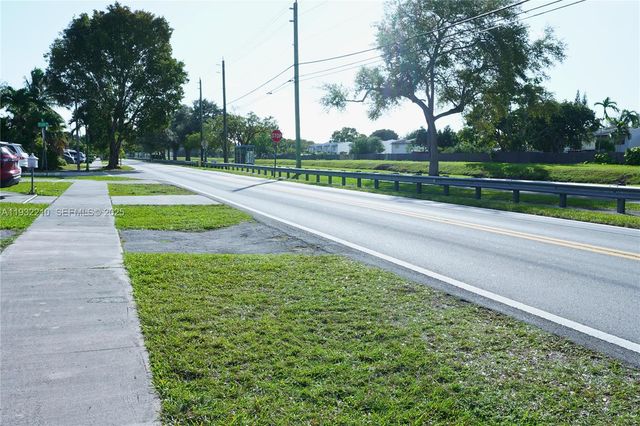 10921 N Snapper Creek Dr, Miami, FL 33173