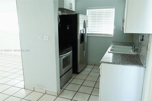 10921 N Snapper Creek Dr, Miami, FL 33173