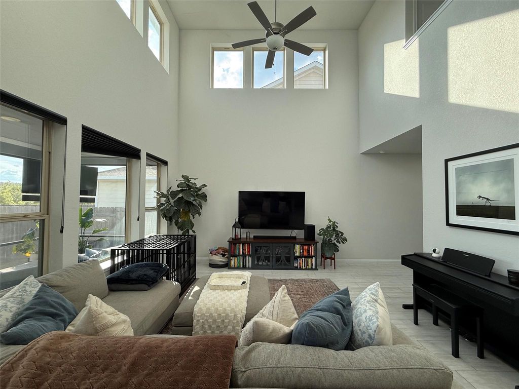 8605 McKamy DR, Austin, TX 78744