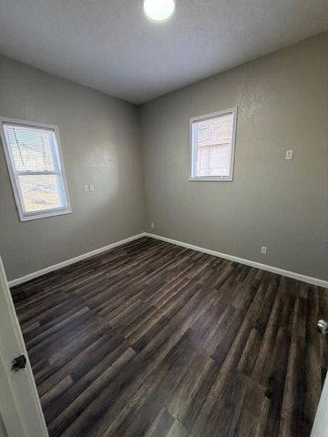 1607 Grand Avenue, St Joseph, MO 64505