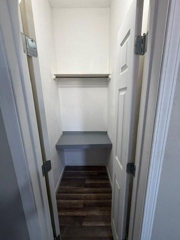 1607 Grand Avenue, St Joseph, MO 64505