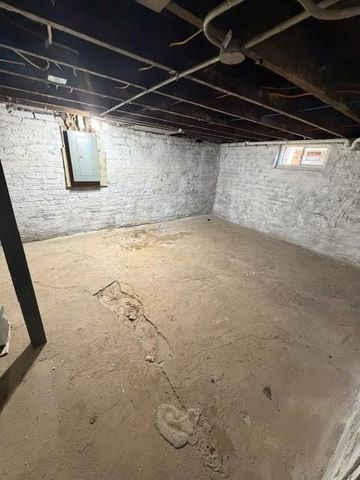 1607 Grand Avenue, St Joseph, MO 64505