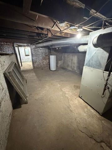 1607 Grand Avenue, St Joseph, MO 64505