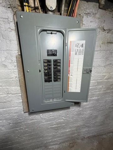 1607 Grand Avenue, St Joseph, MO 64505