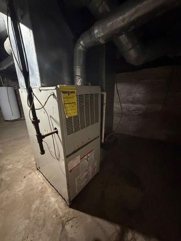 1607 Grand Avenue, St Joseph, MO 64505