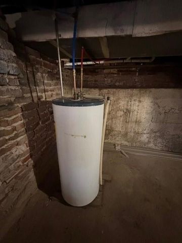 1607 Grand Avenue, St Joseph, MO 64505