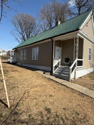 1607 Grand Avenue, St Joseph, MO 64505