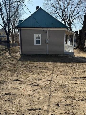 1607 Grand Avenue, St Joseph, MO 64505