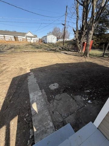 1607 Grand Avenue, St Joseph, MO 64505