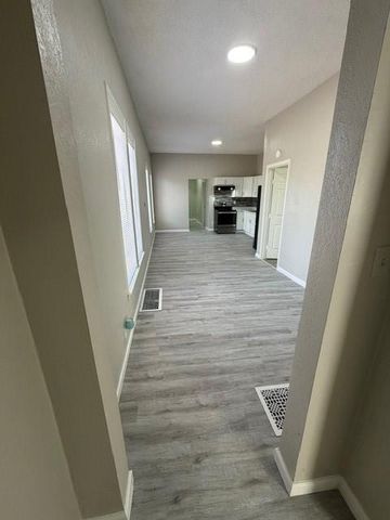 1607 Grand Avenue, St Joseph, MO 64505