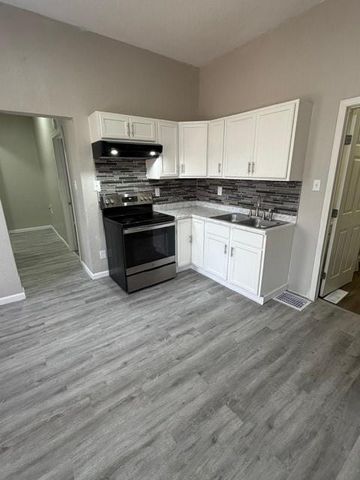 1607 Grand Avenue, St Joseph, MO 64505