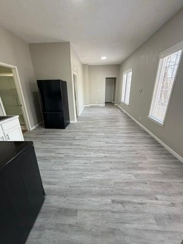 1607 Grand Avenue, St Joseph, MO 64505