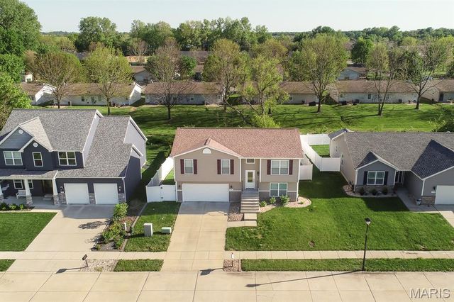 301 Cherylwood, Fairview Heights, IL 62208