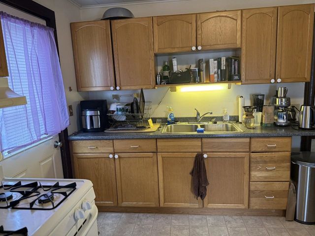 31-33 Hickok Place, Burlington, VT 05401