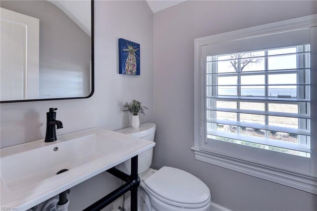 811 Riverside DR, Newport News, VA 23606