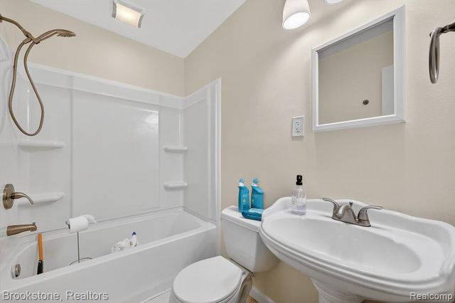 26427 Beaconsfield Street, Roseville, MI 48066