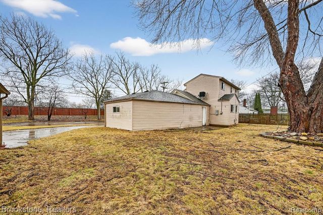 26427 Beaconsfield Street, Roseville, MI 48066