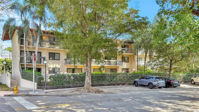 5201 Orduna Dr. 15, Coral Gables, FL 33146
