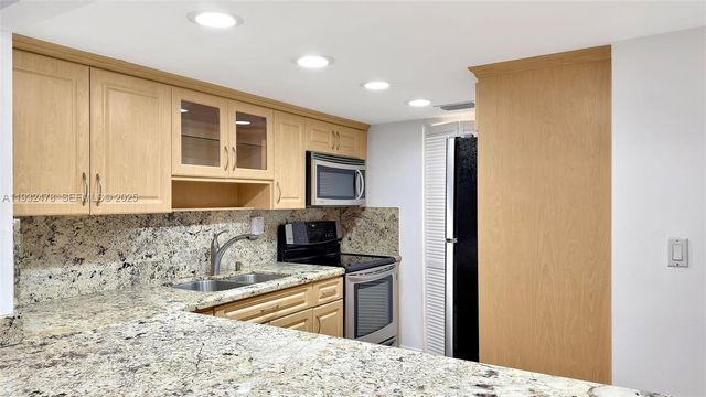 5201 Orduna Dr. 15, Coral Gables, FL 33146