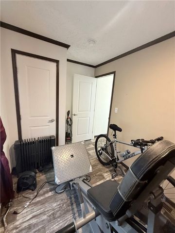 27 Manor Dr, Smith, PA 15019