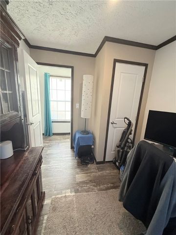 27 Manor Dr, Smith, PA 15019