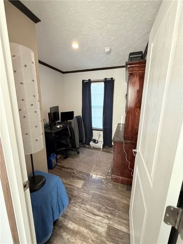 27 Manor Dr, Smith, PA 15019