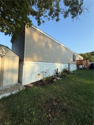 27 Manor Dr, Smith, PA 15019