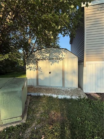 27 Manor Dr, Smith, PA 15019