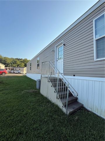 27 Manor Dr, Smith, PA 15019