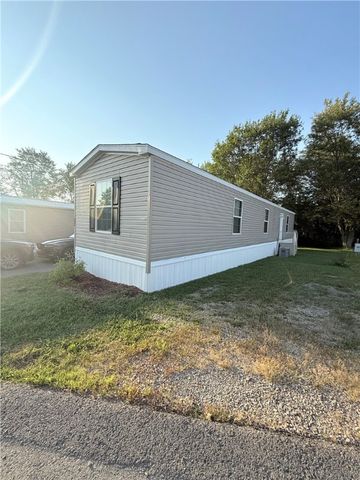 27 Manor Dr, Smith, PA 15019