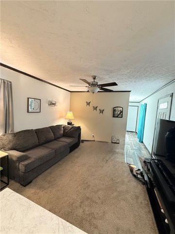 27 Manor Dr, Smith, PA 15019