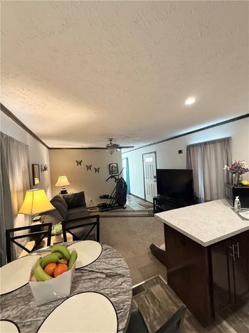 27 Manor Dr, Smith, PA 15019