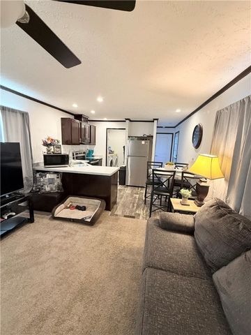 27 Manor Dr, Smith, PA 15019