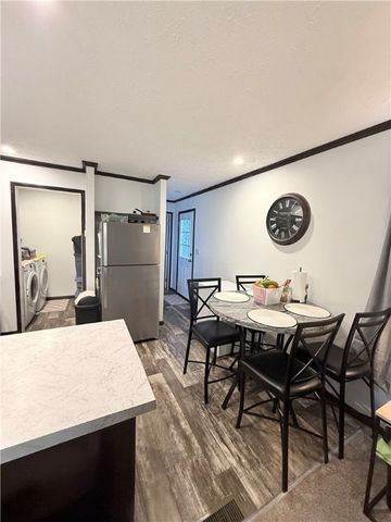 27 Manor Dr, Smith, PA 15019