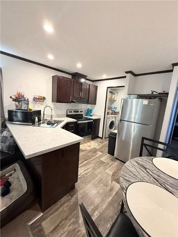 27 Manor Dr, Smith, PA 15019