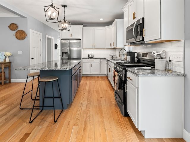 25 Cobblestone Ln, Middleboro, MA 02346
