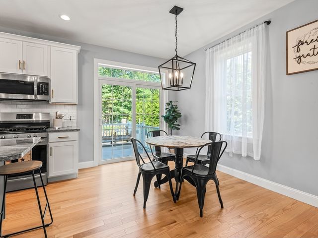 25 Cobblestone Ln, Middleboro, MA 02346