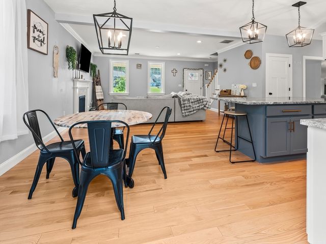 25 Cobblestone Ln, Middleboro, MA 02346