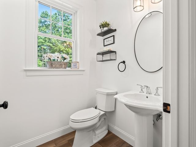 25 Cobblestone Ln, Middleboro, MA 02346