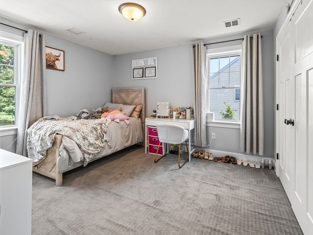 25 Cobblestone Ln, Middleboro, MA 02346