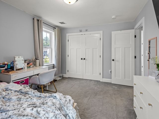 25 Cobblestone Ln, Middleboro, MA 02346