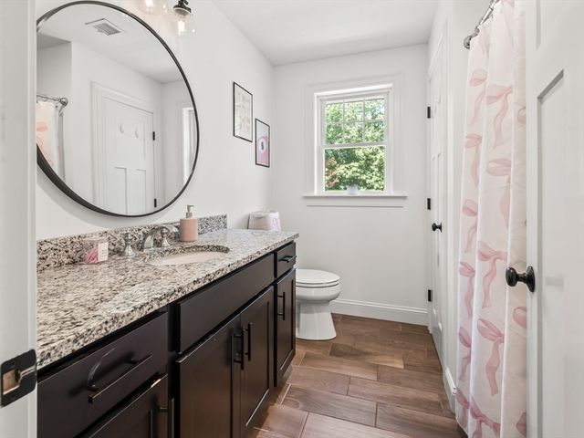 25 Cobblestone Ln, Middleboro, MA 02346