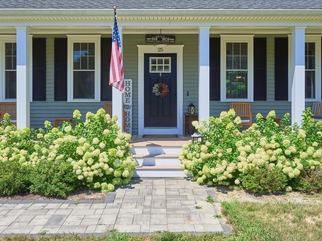 25 Cobblestone Ln, Middleboro, MA 02346
