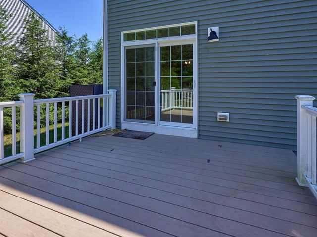 25 Cobblestone Ln, Middleboro, MA 02346