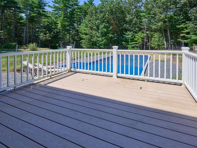25 Cobblestone Ln, Middleboro, MA 02346