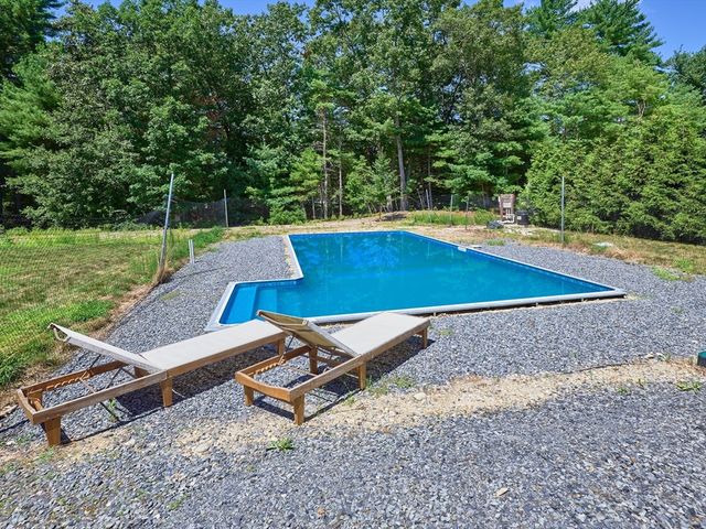 25 Cobblestone Ln, Middleboro, MA 02346