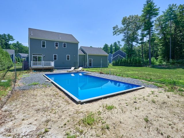 25 Cobblestone Ln, Middleboro, MA 02346