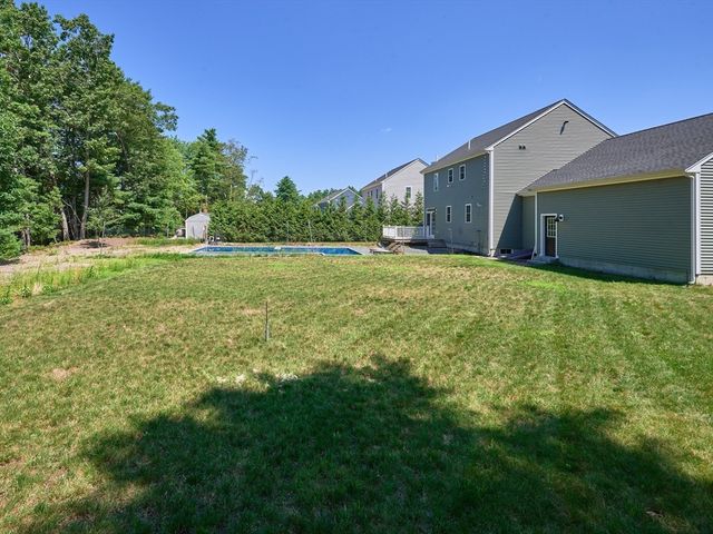 25 Cobblestone Ln, Middleboro, MA 02346